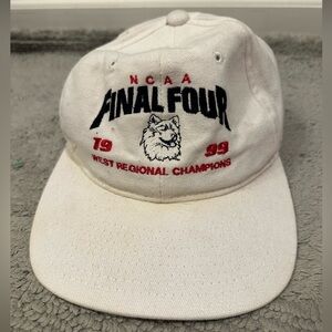 Starter The Right Hat 1999 NCAA March Madness UCONN Huskies Hat White